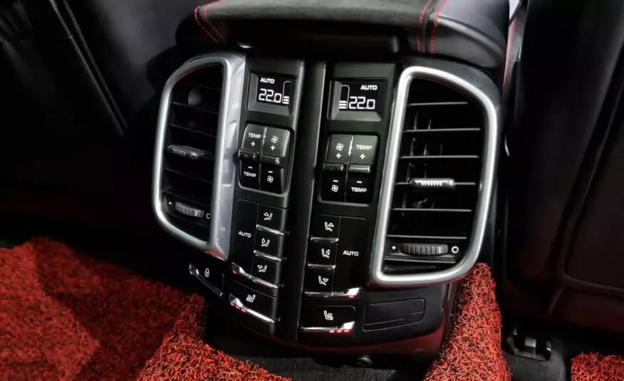 Porsche CAYENNE 2016 г. (белый)