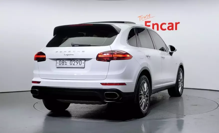 Porsche CAYENNE 2016 г. (белый)
