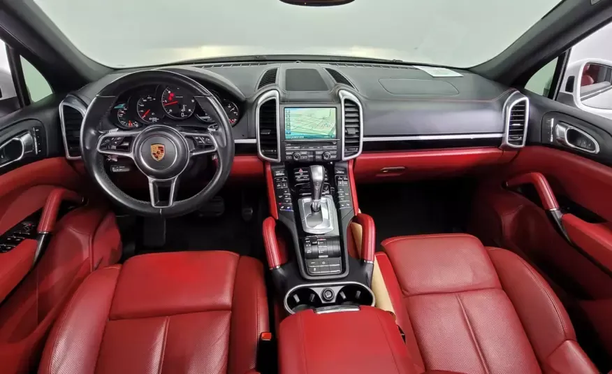 Porsche CAYENNE 2016 г. (белый)