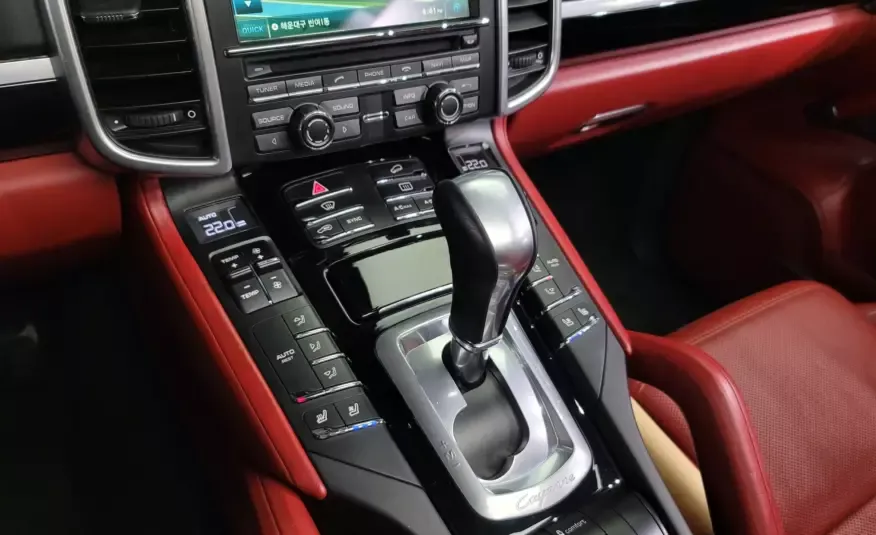 Porsche CAYENNE 2016 г. (белый)