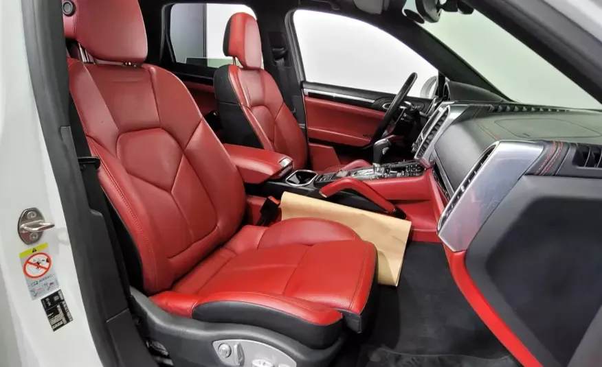 Porsche CAYENNE 2016 г. (белый)