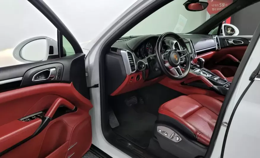 Porsche CAYENNE 2016 г. (белый)