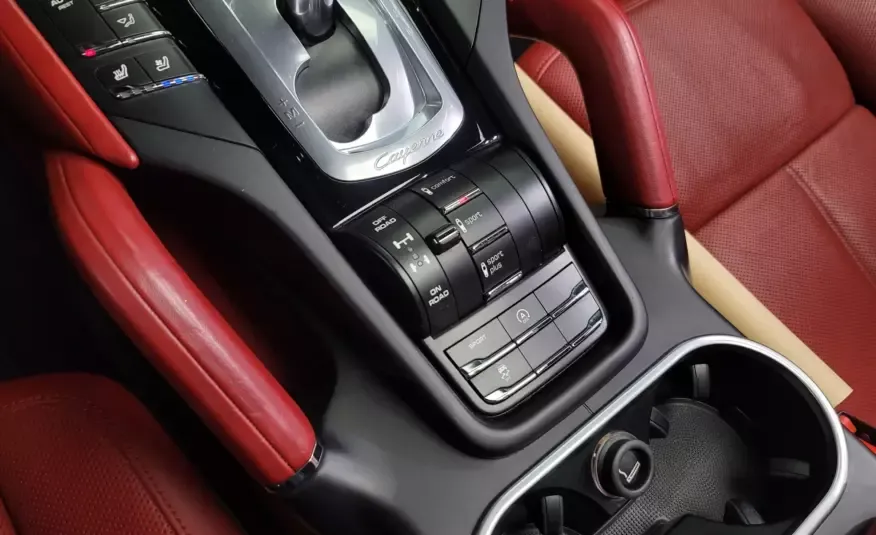 Porsche CAYENNE 2016 г. (белый)