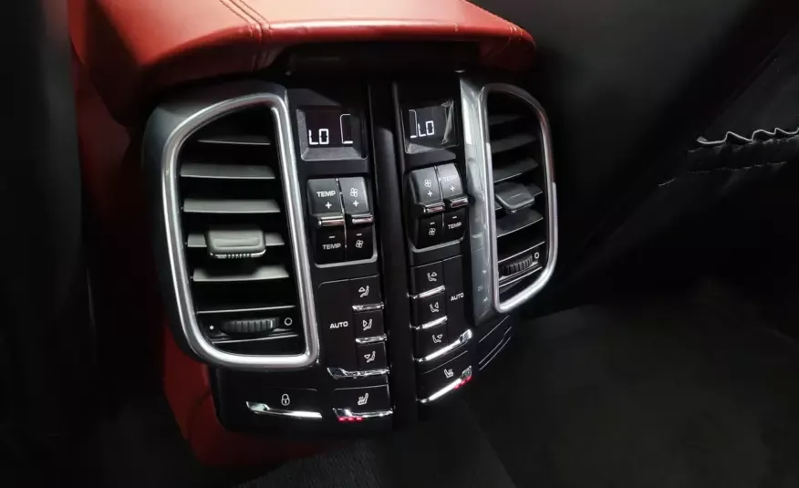 Porsche CAYENNE 2016 г. (белый)