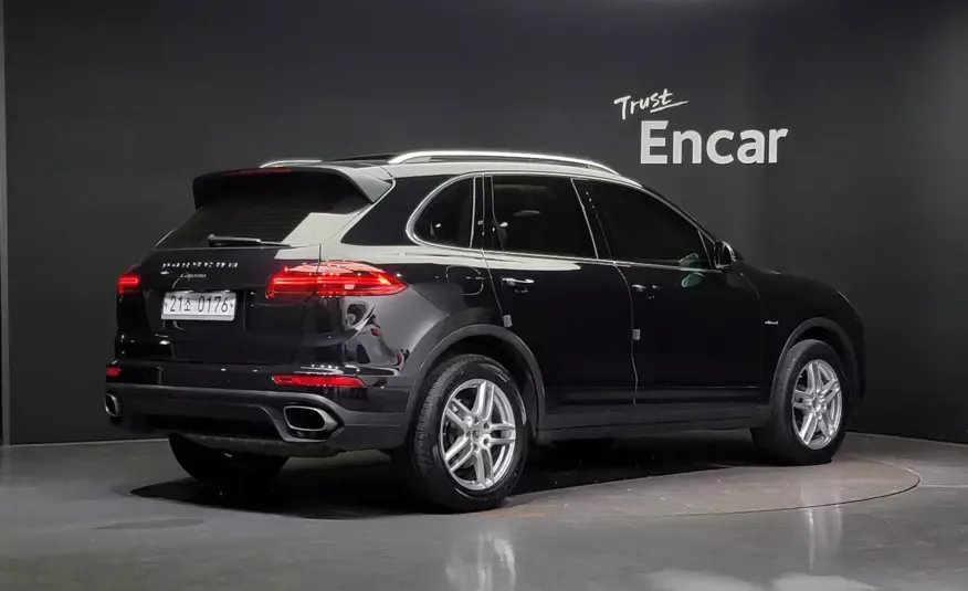 Porsche CAYENNE 2016 г. (черный)