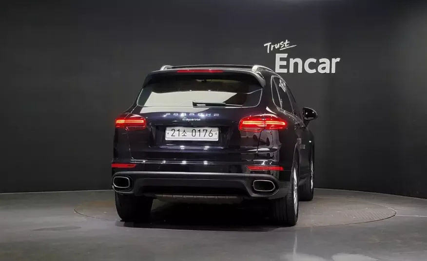 Porsche CAYENNE 2016 г. (черный)