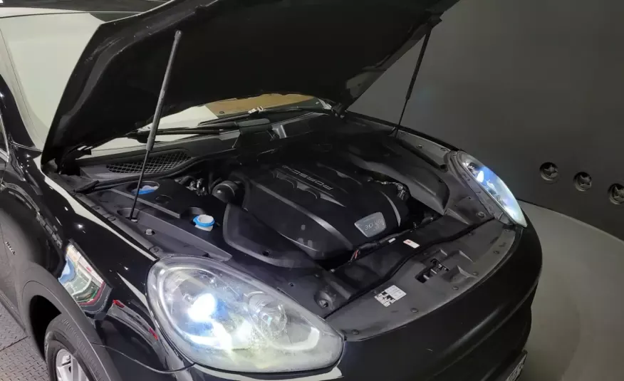 Porsche CAYENNE 2016 г. (черный)