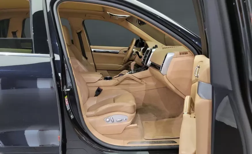 Porsche CAYENNE 2016 г. (черный)