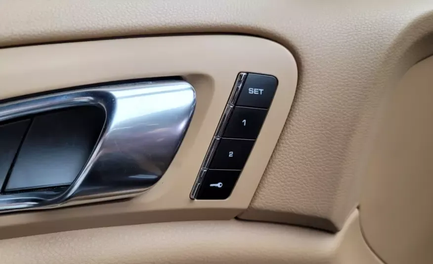 Porsche CAYENNE 2016 г. (черный)