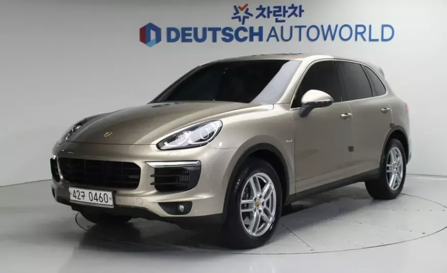 Porsche CAYENNE 2016 г. светлый цвет фотография