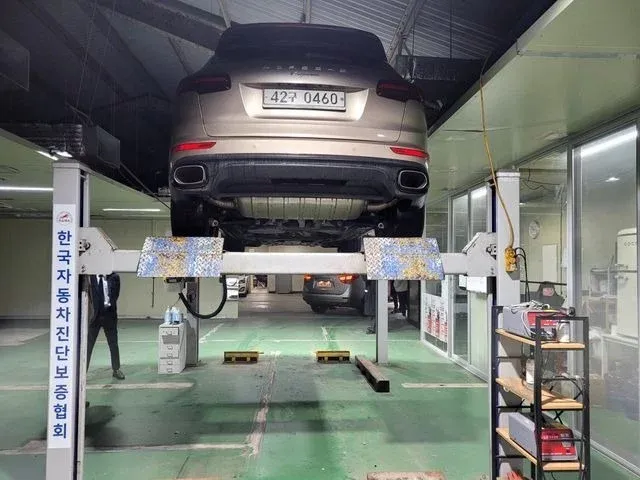 Porsche CAYENNE 2016 г. (светлый цвет)