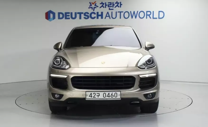 Porsche CAYENNE 2016 г. (светлый цвет)