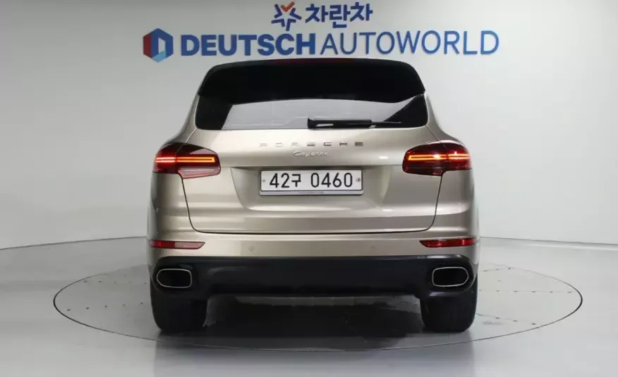 Porsche CAYENNE 2016 г. (светлый цвет)