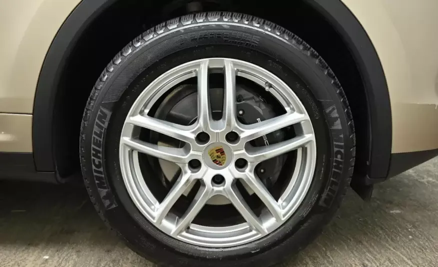 Porsche CAYENNE 2016 г. (светлый цвет)