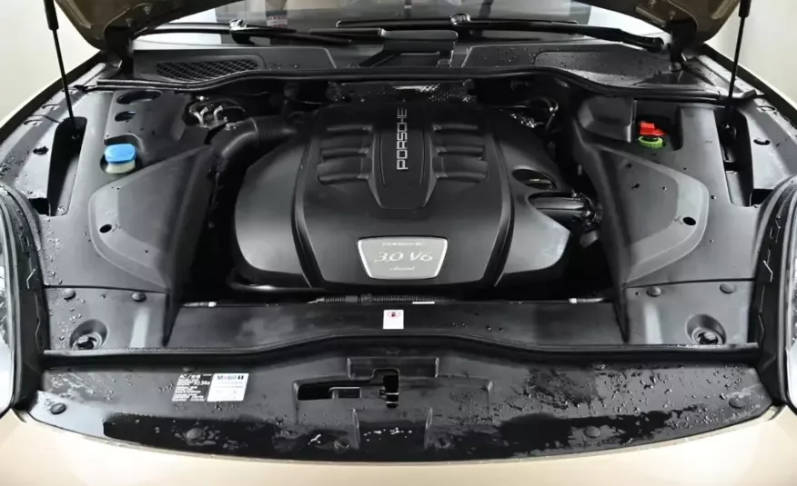 Porsche CAYENNE 2016 г. (светлый цвет)