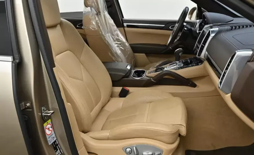 Porsche CAYENNE 2016 г. (светлый цвет)