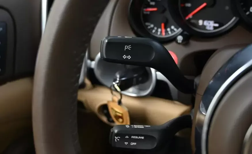 Porsche CAYENNE 2016 г. (светлый цвет)