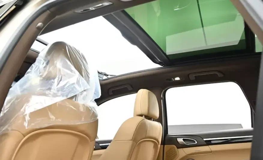 Porsche CAYENNE 2016 г. (светлый цвет)