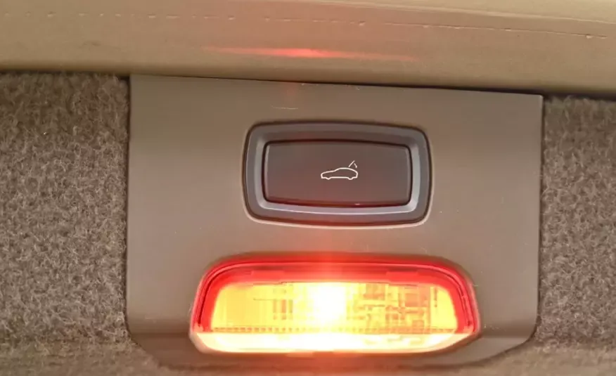 Porsche CAYENNE 2016 г. (светлый цвет)