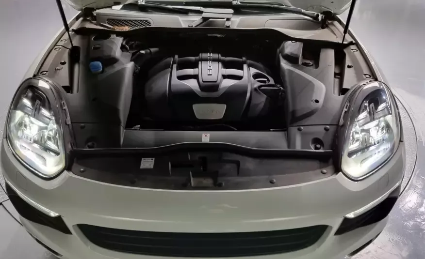 Porsche CAYENNE 2017 г. (белый)