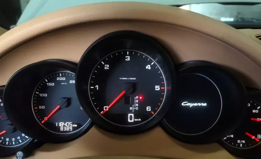 Porsche CAYENNE 2017 г. (белый)
