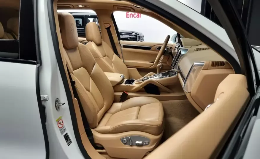 Porsche CAYENNE 2017 г. (белый)