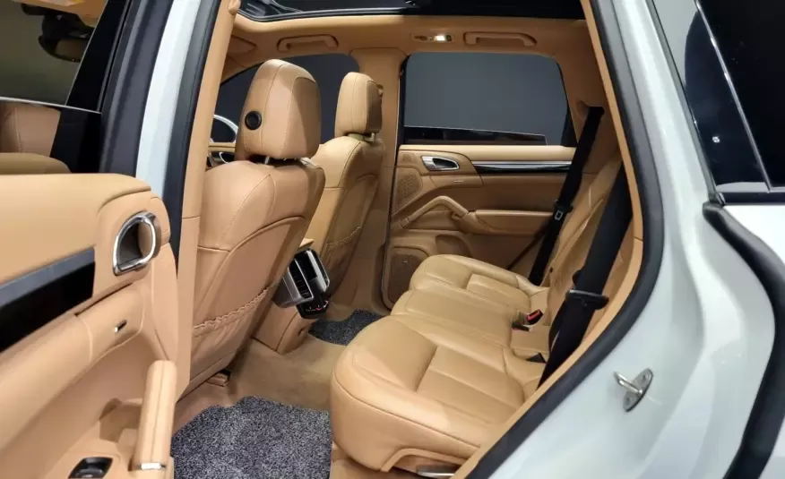 Porsche CAYENNE 2017 г. (белый)