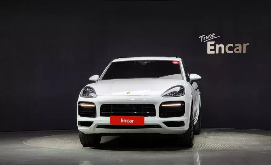 Porsche CAYENNE 2020 г. (белый)