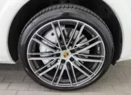 Porsche CAYENNE 2020 г. (белый)