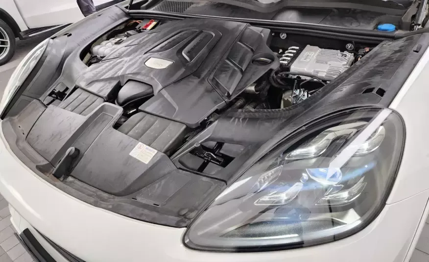 Porsche CAYENNE 2020 г. (белый)