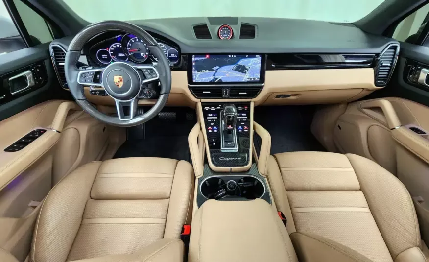 Porsche CAYENNE 2020 г. (белый)