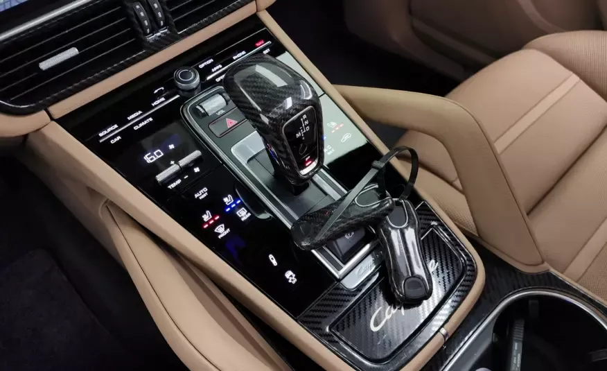 Porsche CAYENNE 2020 г. (белый)