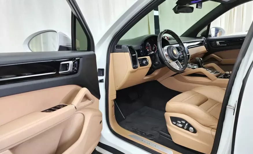 Porsche CAYENNE 2020 г. (белый)