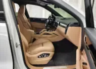 Porsche CAYENNE 2020 г. (белый)