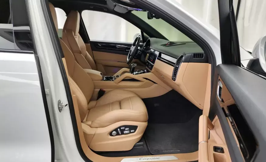 Porsche CAYENNE 2020 г. (белый)