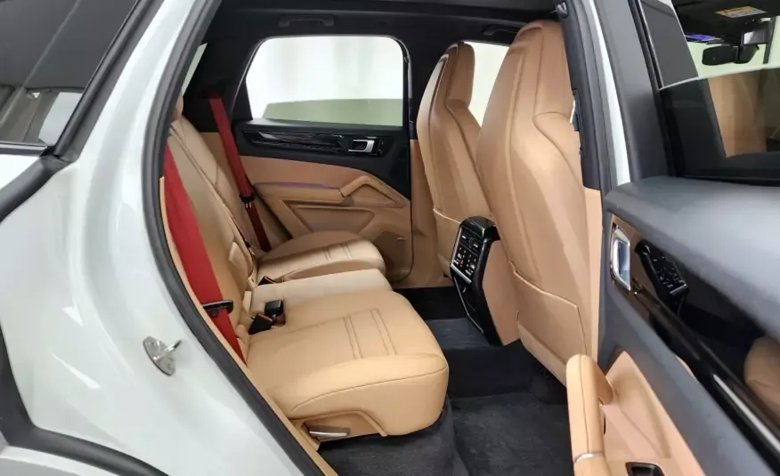Porsche CAYENNE 2020 г. (белый)