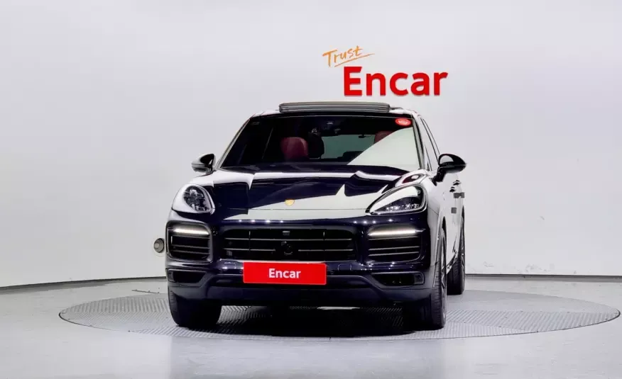 Porsche CAYENNE 2022 г. (черный)