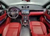 Porsche CAYENNE 2022 г. (черный)