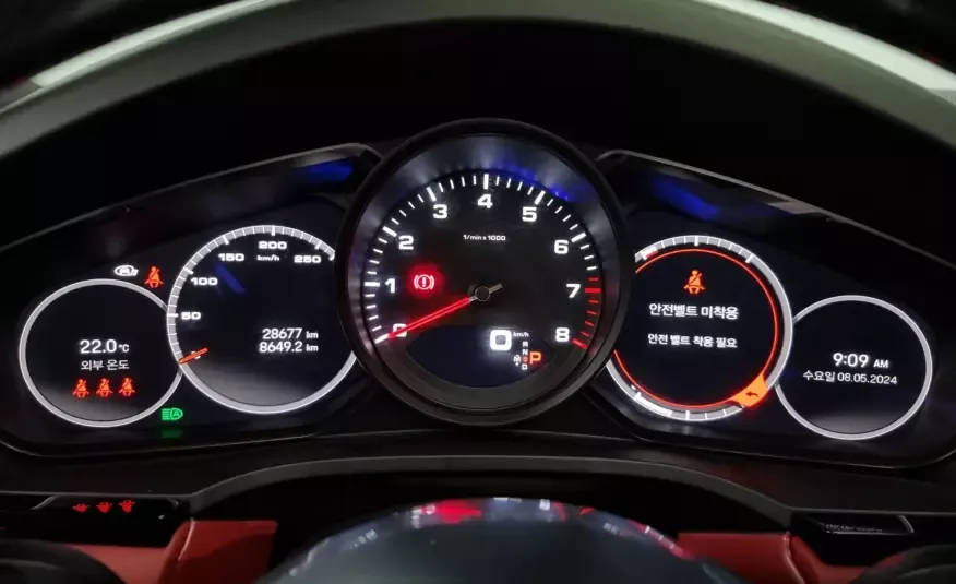 Porsche CAYENNE 2022 г. (черный)