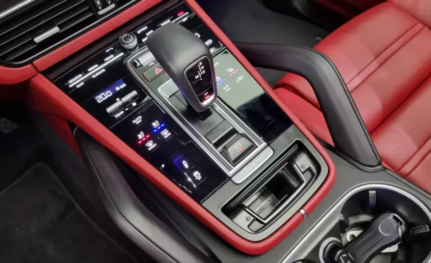 Porsche CAYENNE 2022 г. (черный)