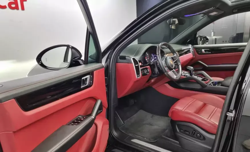 Porsche CAYENNE 2022 г. (черный)