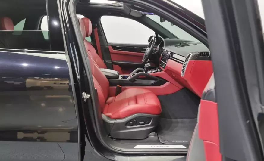 Porsche CAYENNE 2022 г. (черный)
