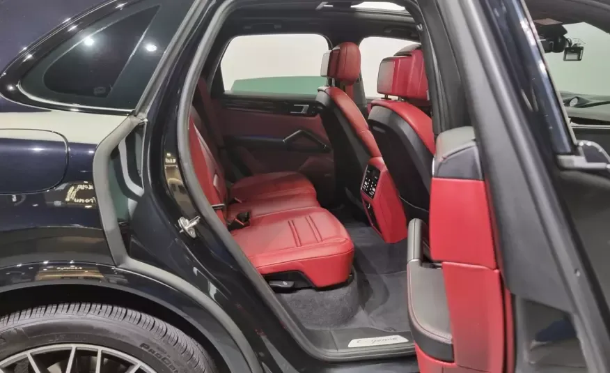 Porsche CAYENNE 2022 г. (черный)