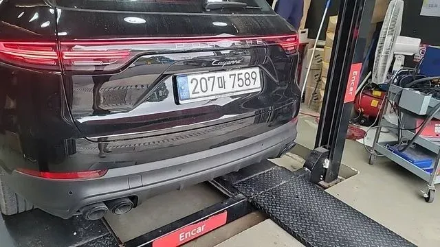 Porsche CAYENNE 2022 г. (черный)