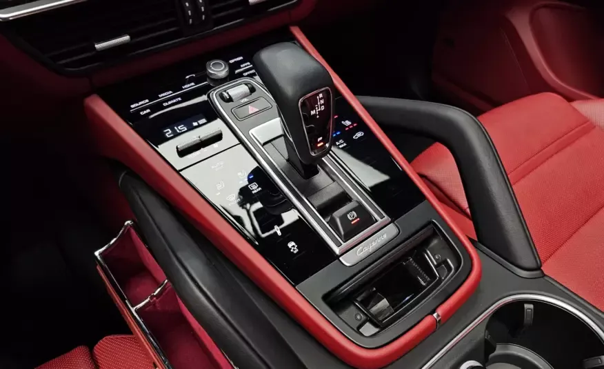 Porsche CAYENNE 2022 г. (черный)