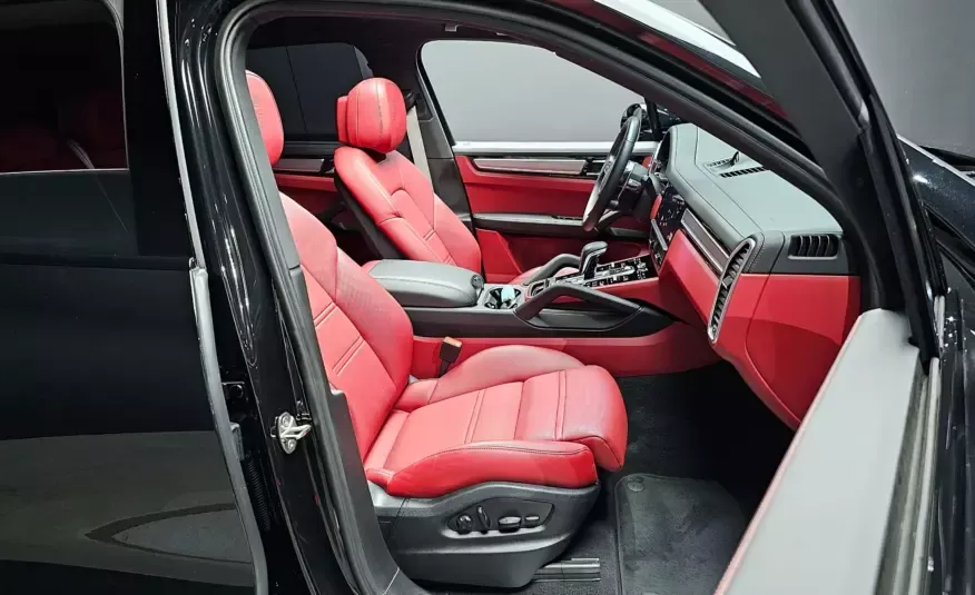 Porsche CAYENNE 2022 г. (черный)