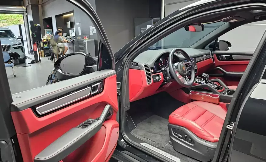 Porsche CAYENNE 2022 г. (черный)