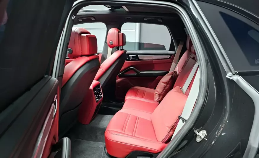 Porsche CAYENNE 2022 г. (черный)