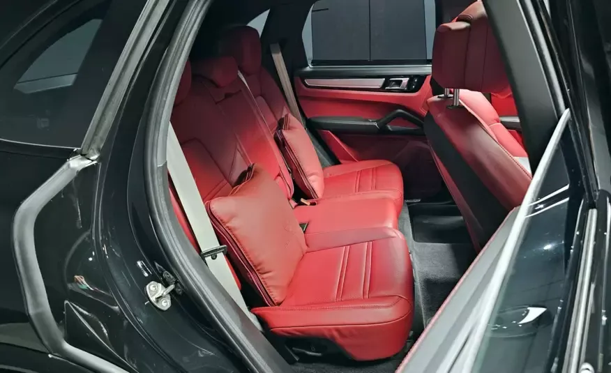Porsche CAYENNE 2022 г. (черный)