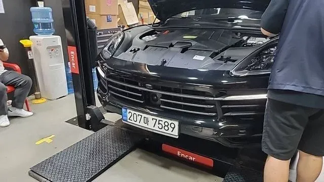 Porsche CAYENNE 2022 г. (черный)